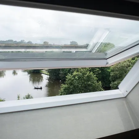 By Friso - Scheveningen מלון