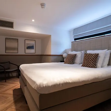 By Friso - Scheveningen מלון *